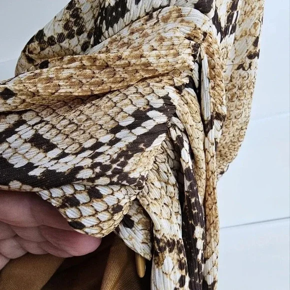 H&M Crop Top  One Shoulder Animal Phyton Snake Print Sleeveless Size XL - Picture 5 of 6